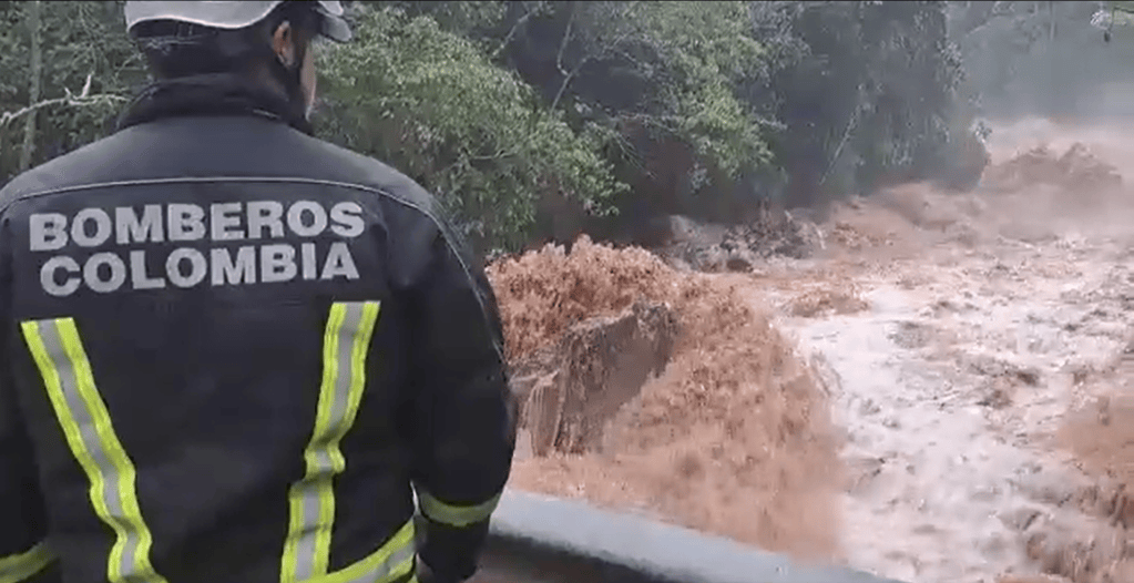 El Cuerpo Oficial de Bomberos de Cundinamarca monitorea el incremento de los ríos en la provincia de Sumapaz.