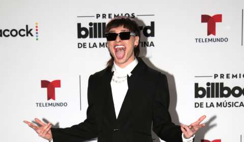 Critican a Peso Pluma por supuesta mala higiene bucal ¿qué pasa con su lengua?
