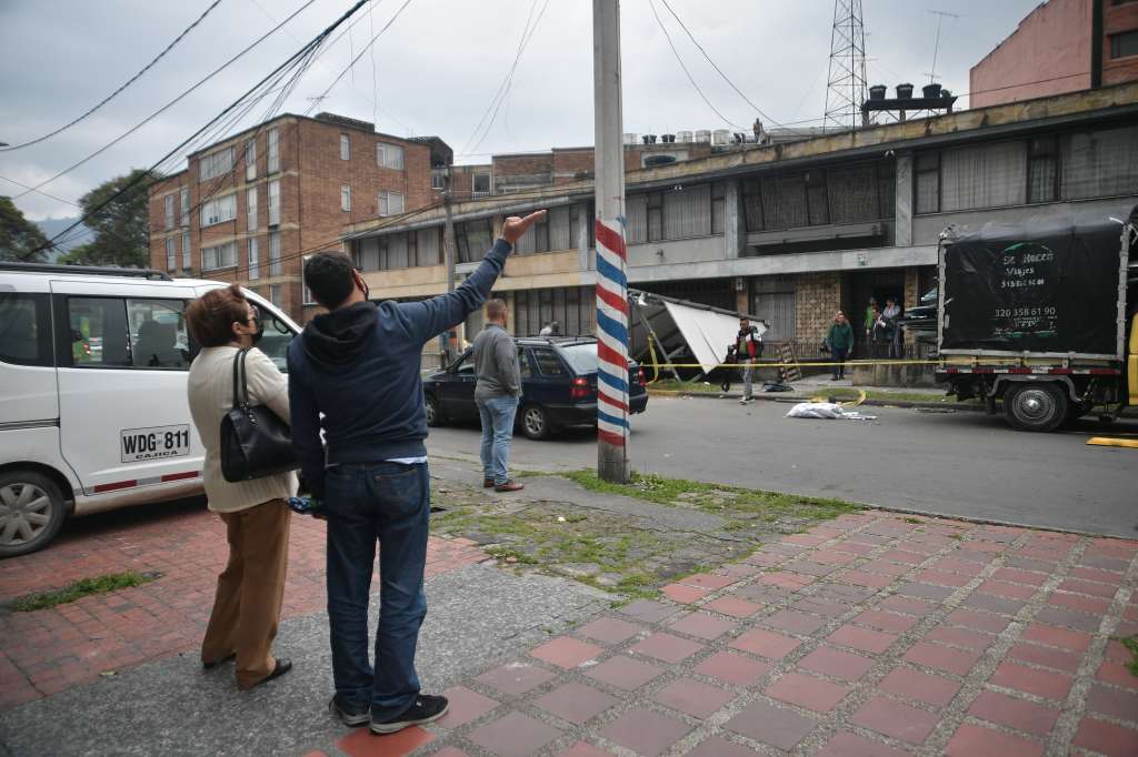 Daños en viviendas que se vieron afectadas por los vientos de la temporada invernal en el barrio Galerías de Bogotá