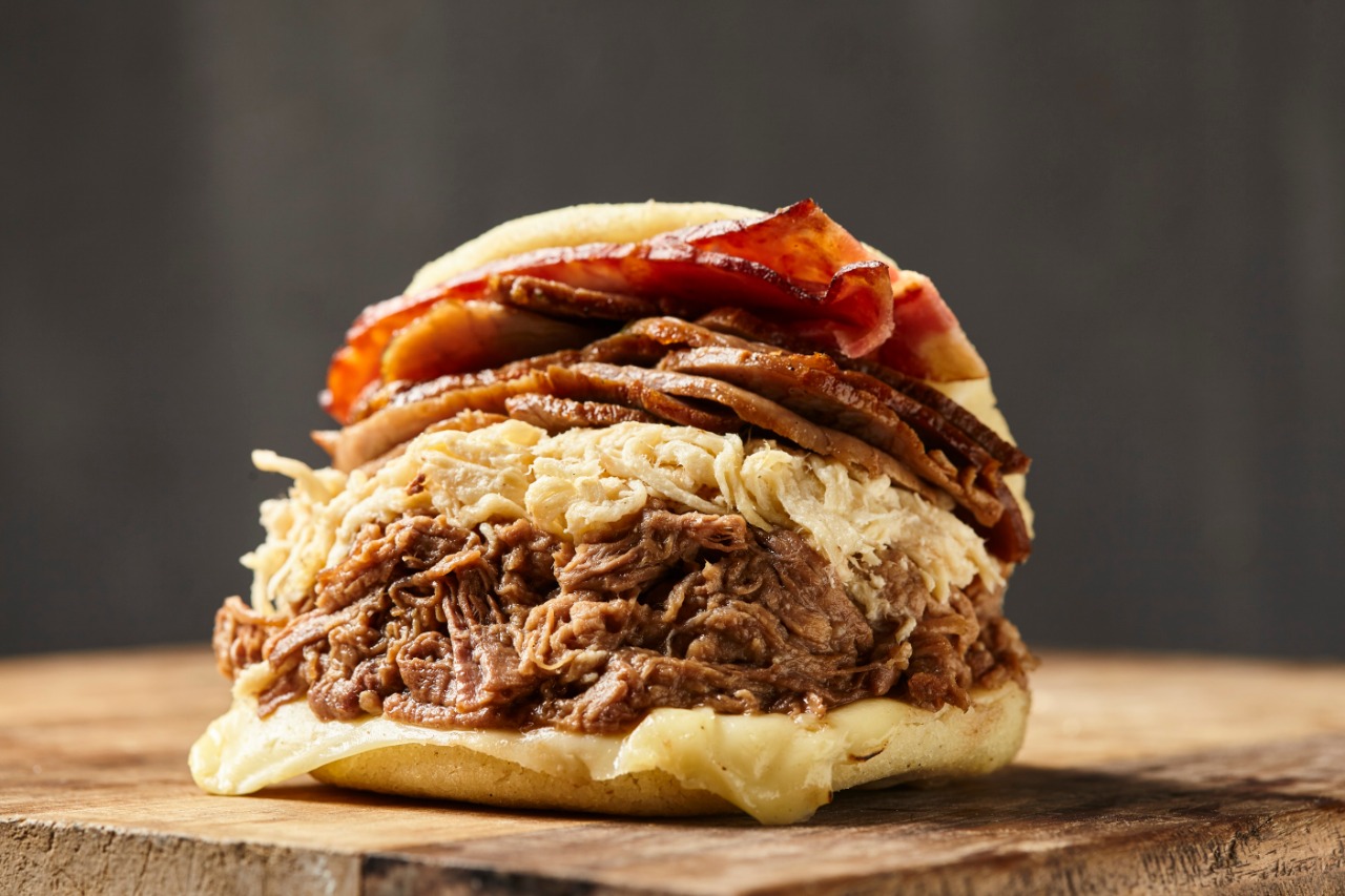 Arepa rellena con todo