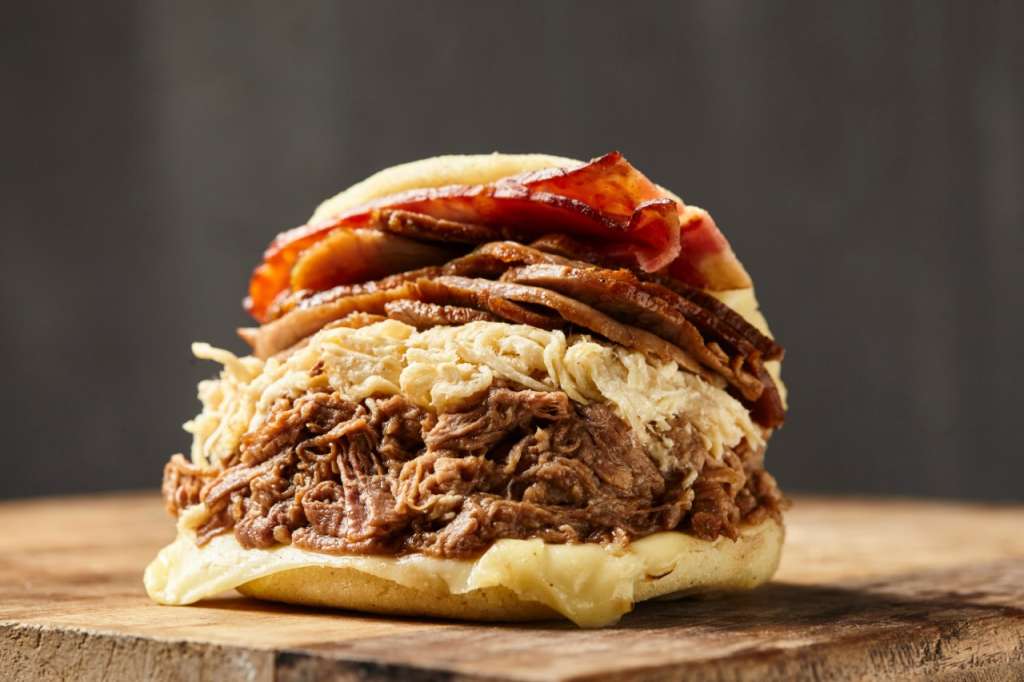Arepa rellena con todo