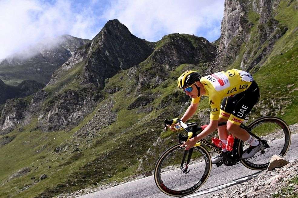 Tadej Pogacar domina con tranquilidad la carrera.