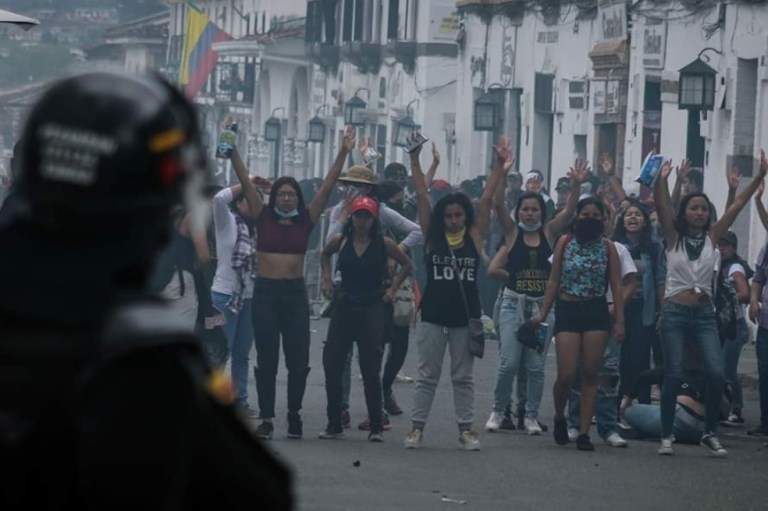 Estudiantes que acampaban en parque de Popayán fueron desalojados por el Esmad