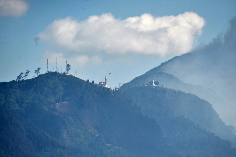 El trabajo en las montañas de Bogotá para extinguir el fuego