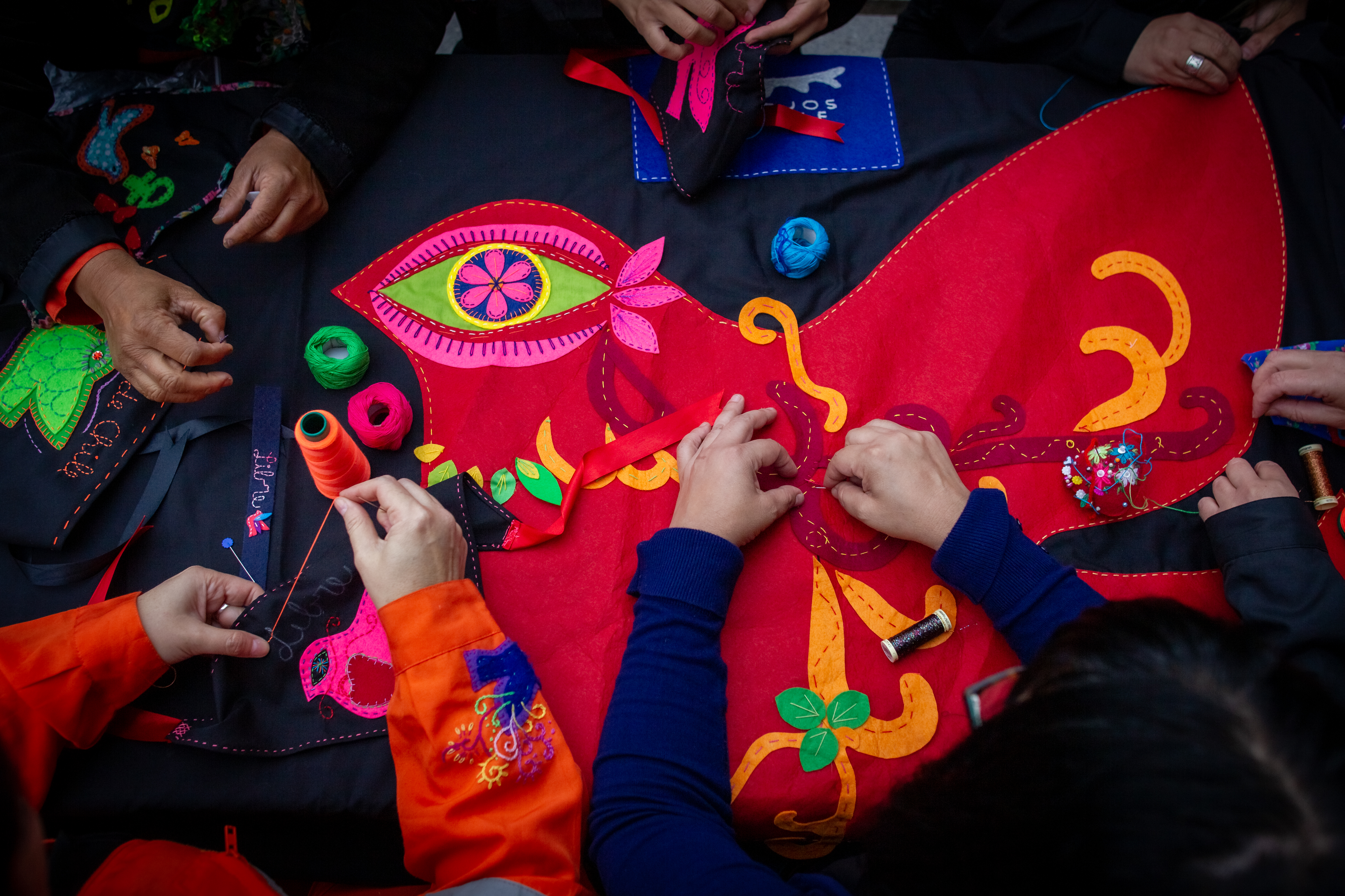 Las arpilleras del colectivo chileno Memorarte llegan a Bogotá para el festival Ciudad Deseo