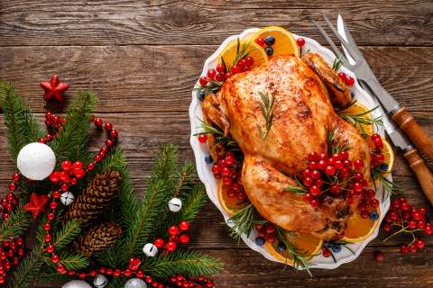 Receta en air fryer: así se prepara un pollo navideño glaseado