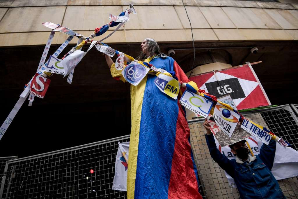 Algunos manifestantes no permitieron la labor de los medios en las marchas del 8 de febrero.