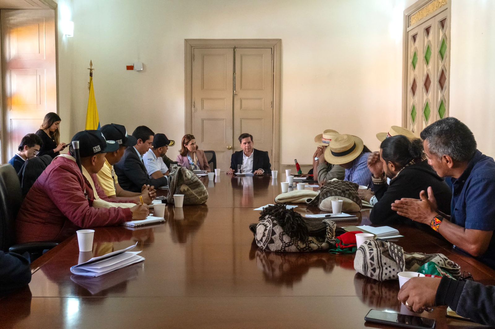 El ministro del Interior, Juan Fernando Cristo, se reunió con la Minga.