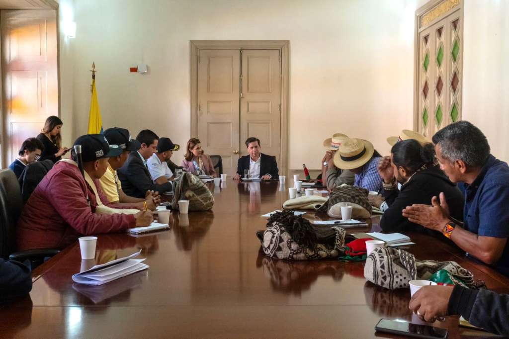 El ministro del Interior, Juan Fernando Cristo, se reunió con la Minga.
