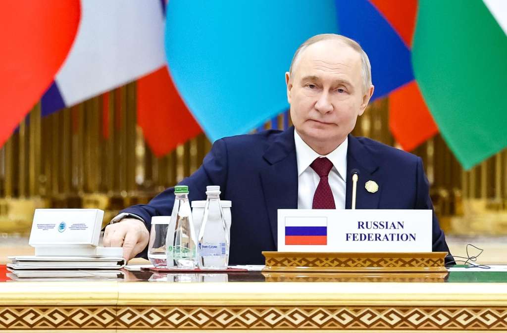 ASHGABAT (Turkmenistan), 12/12/2025.- Russian President Vladimir Putin attends a plenary session of the International Forum dedicated to the International Year of Peace and Trust, the International Day of Neutrality, and the 30th anniversary of Turkmenistan's neutrality status, at the Congress Centre in Ashgabat, Turkmenistan, 12 December 2025. (Rusia) EFE/EPA/ALEXANDER KAZAKOV / SPUTNIK / KREMLIN POOL MANDATORY CREDIT