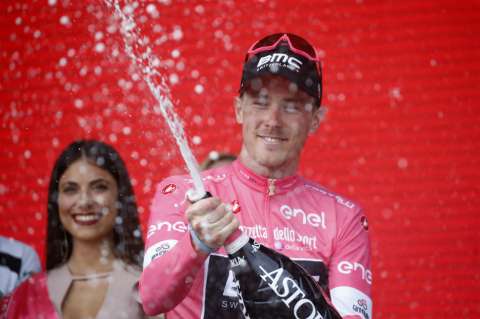 Rohan Dennis: "Es un honor vestir el maillot rosa"