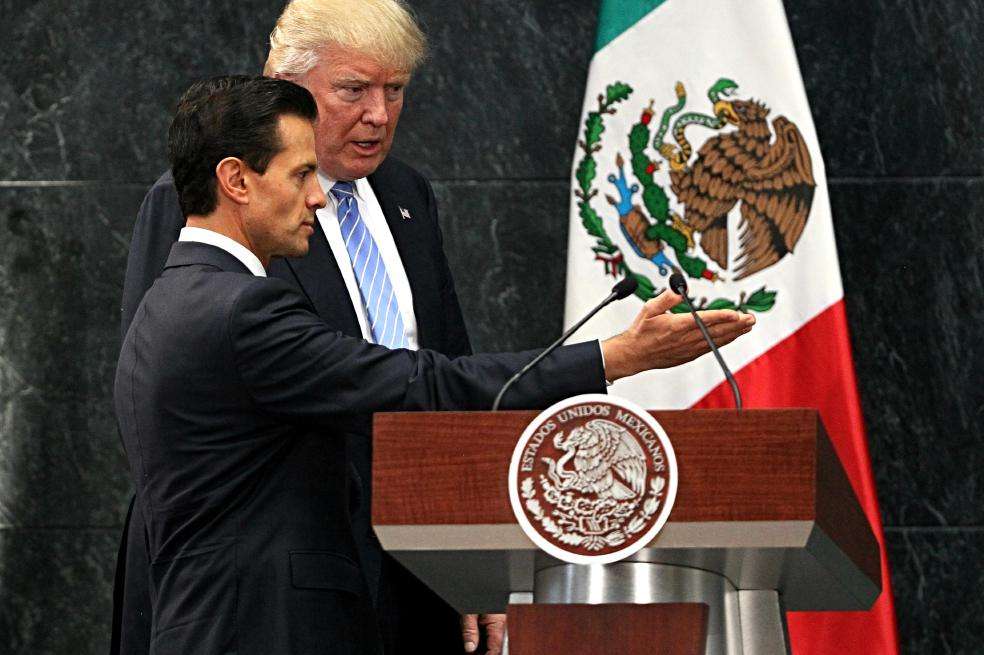 El presidente de México, Enrique Peña Nieto, invitó a Donald Trump a su país. A pesar de que su intención de diálogo era buena, las críticas no terminan. / EFE