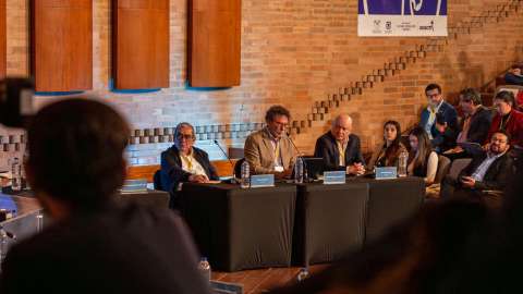 Exjefes de FARC reafirman compromiso ante JEP en medio de tensiones y dudas de víctimas
