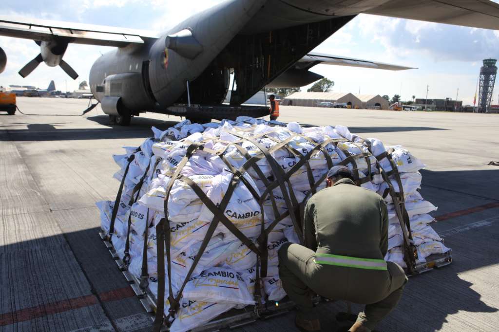 Según Prosperidad Social, en los últimos días se han entregado 20 toneladas en ayudas para las familias damnificadas por el deslizamiento de tierra en la vía Quibdó-Medellín.