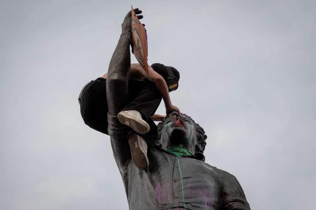 Marchantes que salieron a las calles este este sábado 8 de marzo desde la Calle 45 con carrera Séptima hasta la Plazoleta del Concejo de Bogotá en el marco de la conmemoración del Día Internacional de la Mujer