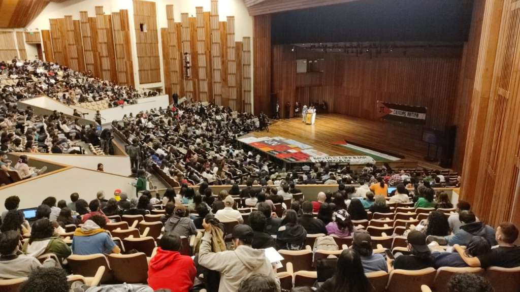 Ceremonia en el auditorio León de Greiff de la U. Nacional.