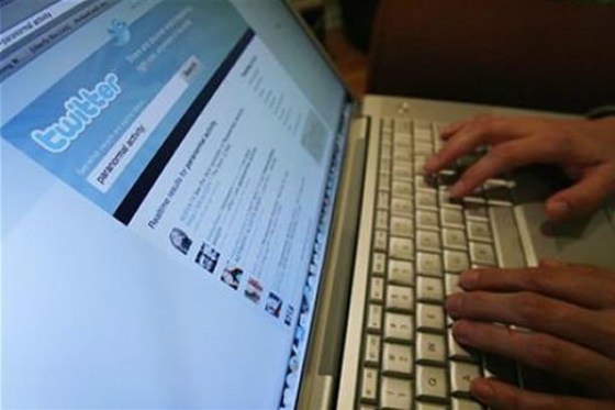 Piden liberación de hermanas detenidas en secreto en Emiratos Árabes por usar Twitter