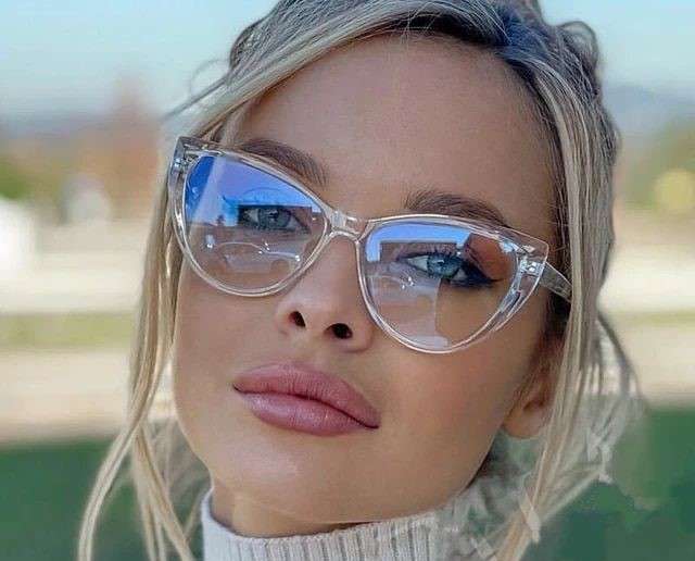 Perfectas para quienes desean acentuar los rasgos faciales o el maquillaje sin sobrecargarlo