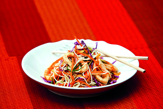 Ensalada oriental con calamares y mango biche 