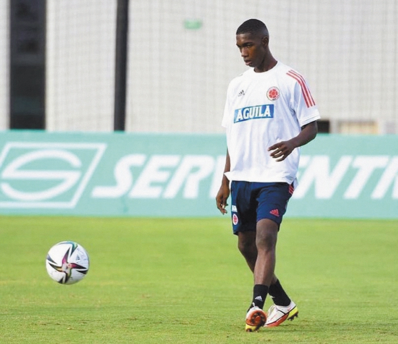 Yaser Asprilla, volante de 18 años, marcó cinco goles con Envigado en la temporada 2021. / FCF