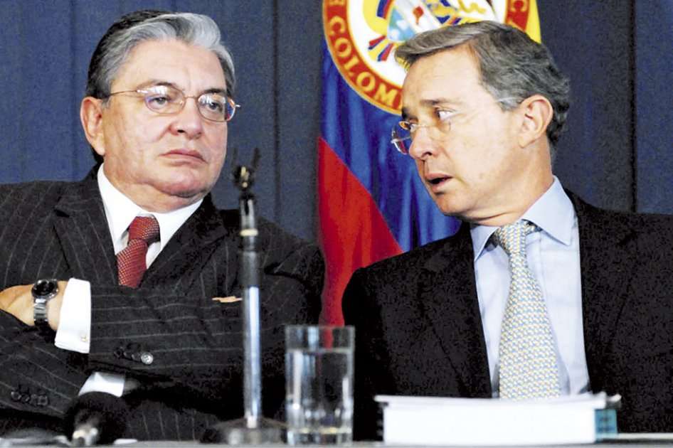 Fabio Valencia Cossio fue ministro del Interior en el Gobierno de Álvaro Uribe, su antiguo rival político. / Archivo