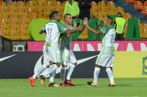 Nacional ganó y recuperó el liderato de la Liga