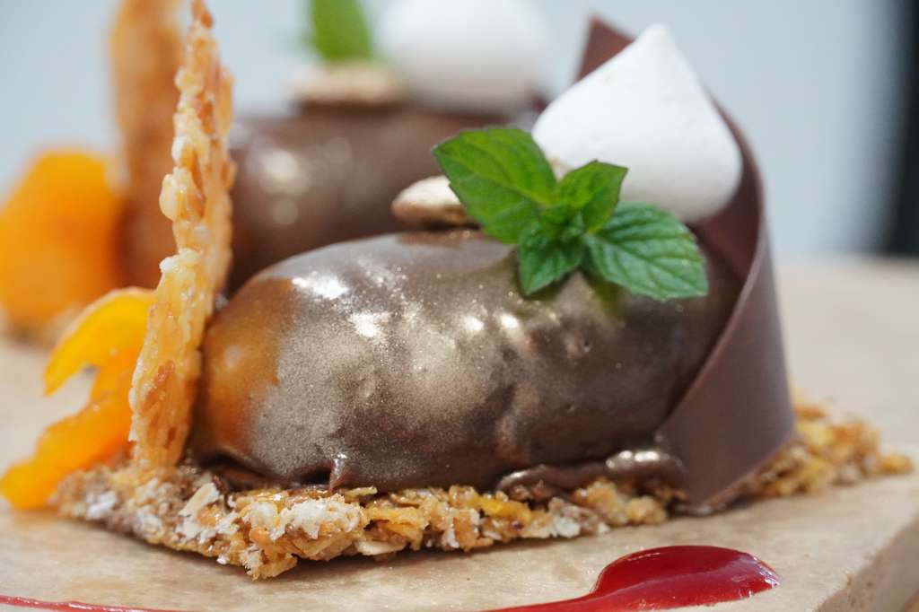Uno de los postres favoritos de los viajeros que se hospedan en el Santa Marta Marriott Resort Playa Dormida contiene chocolate de la Sierra Nevada.