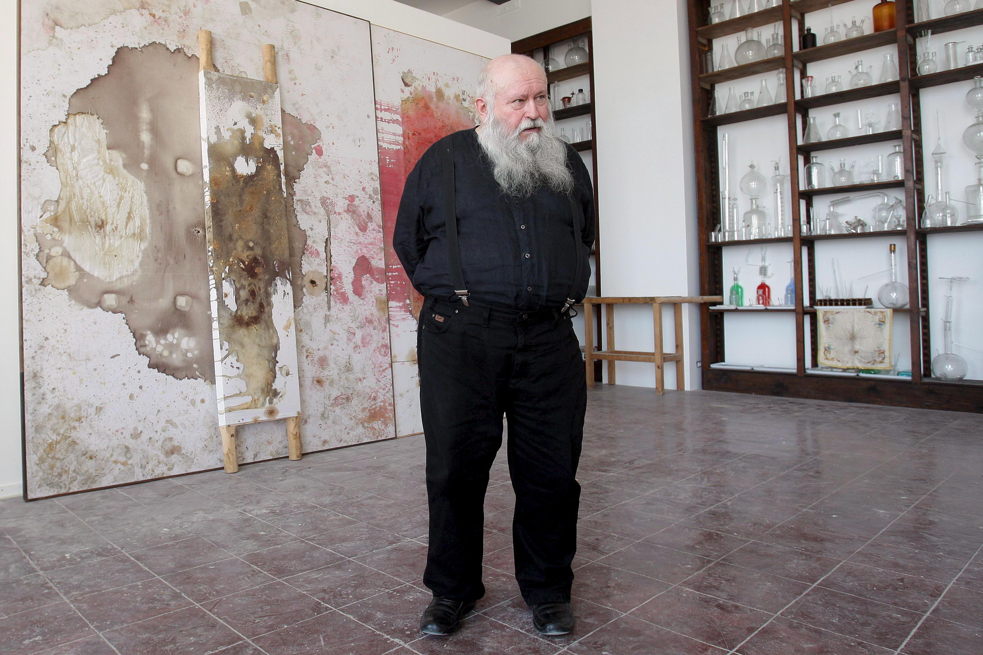 Naples (Italy), 08/08/2008.- (FILE) - Austrian artist Hermann Nitsch poses in his museum in Naples, Italy, 08 August 2008 (reissued 19 April 2022). According to his family, Hermann Nitsch has died aged 83 on 19 April 2022. (Italia, Nápoles) EFE/EPA/GEORG HOCHMUTH AUSTRIA OUT