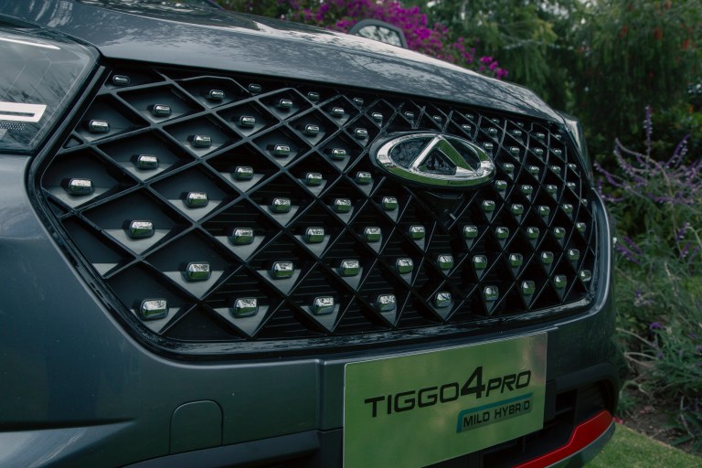 Los nuevos carros (con precios) que Chery ya vende en Colombia: todos son híbridos