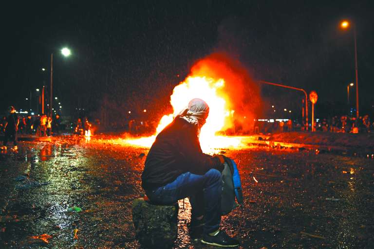 Un manifestante descansa durante el paro nacional de 2019.