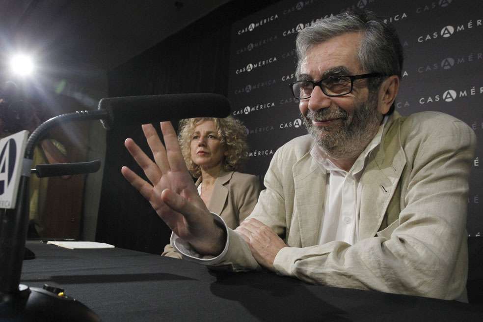El escritor Antonio Muñoz Molina durante la rueda de prensa que ofreció en la Casa de América de Madrid, después de conocer que ganó el Premio Príncipe de Asturias de las Letras. / EFE