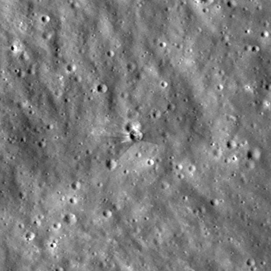 Imágenes de la NASA muestran el cráter formado por un cohete que colisionó contra la Luna