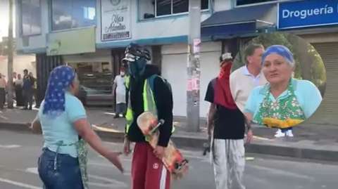Vendedora informal que se enfrentó a encapuchados es condecorada en el Concejo de Bogotá