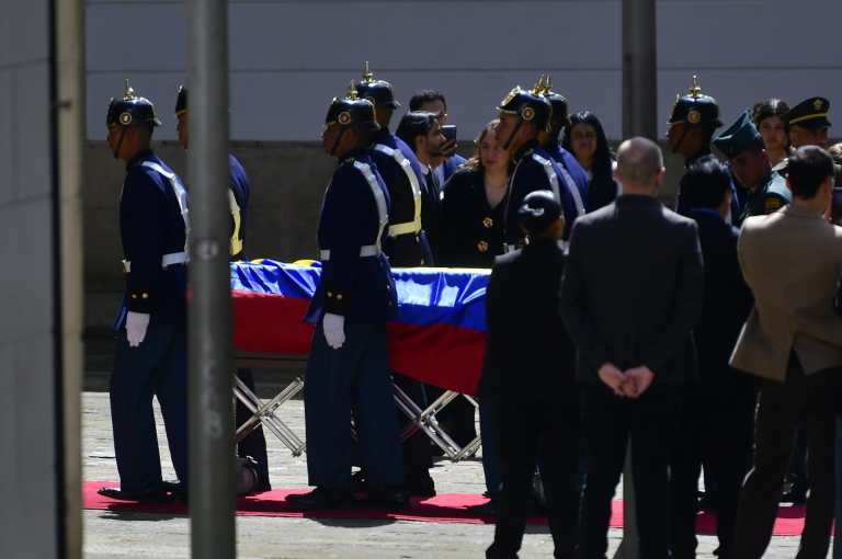 Exequias y homenajes al exvicepresidente Germán Vargas Lleras avanzan en el salón Simón Bolívar del Palacio de San Carlos.