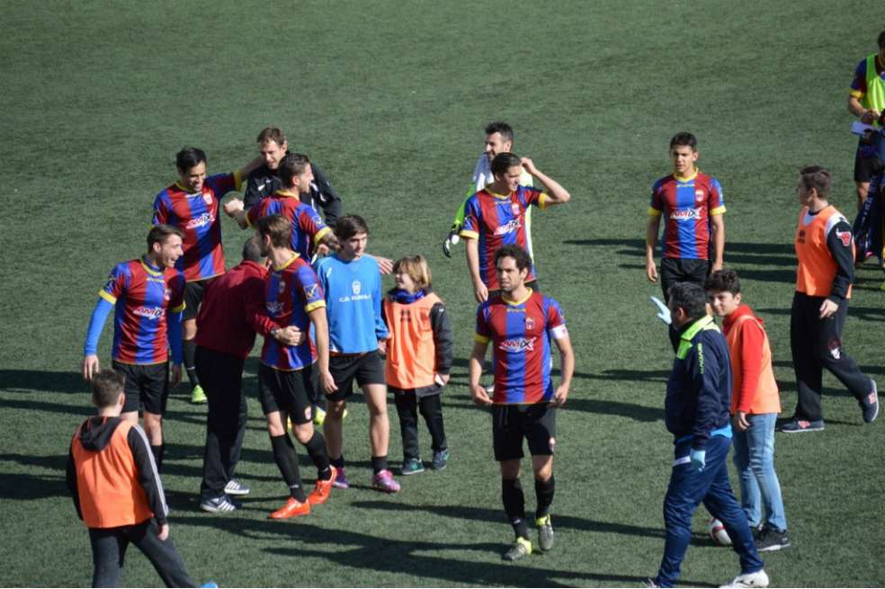 El jugador Cheikh Saad fue quien reveló que ha visto "cosas extrañas en muchas jornadas". / www.cdeldense.es