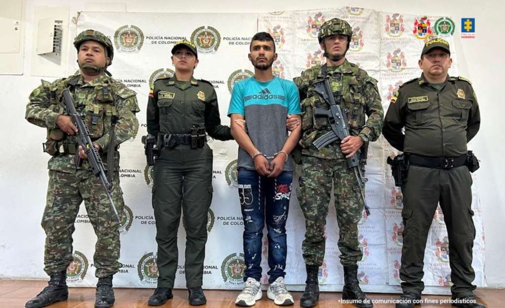 Engañó y amenazó a dos menores en para que viajaran con él desde Tolima hasta Caquetá, para unirse a las filas del grupo armado.
