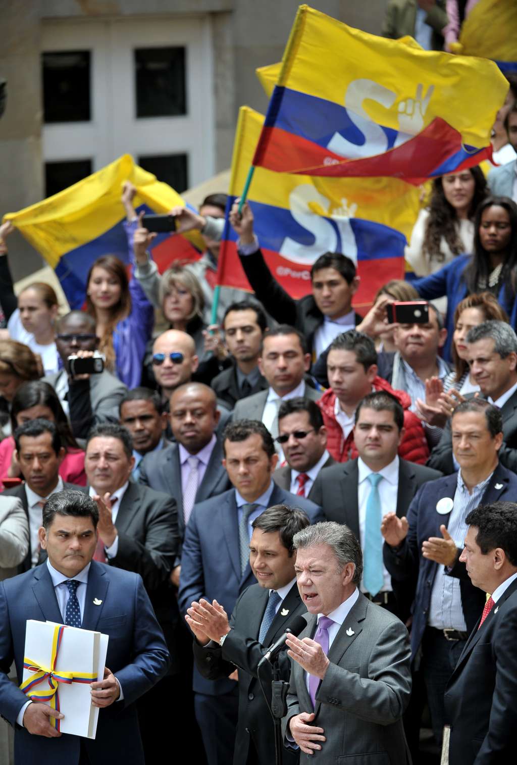 Presidente de Colombia a su llegada al Congreso de la República, para presentar el Acuerdo de Paz con las Farc y la convocatoria al plebiscito.