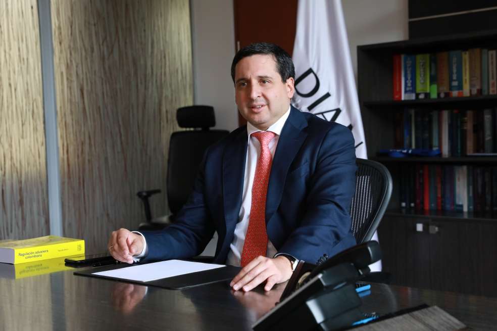 El director de la DIAN, José Andrés Romero, anuncia plan de modernización de la entidad. /Cortesía.