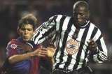 La noche en la que el Tino Asprilla humilló al Barcelona en Champions: video