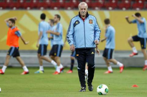 Vicente del Bosque medita alinear un equipo totalmente nuevo ante Tahití